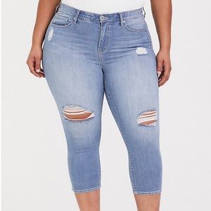 NWOT Torrid Premium Crop Destructed Skinny Jeans
